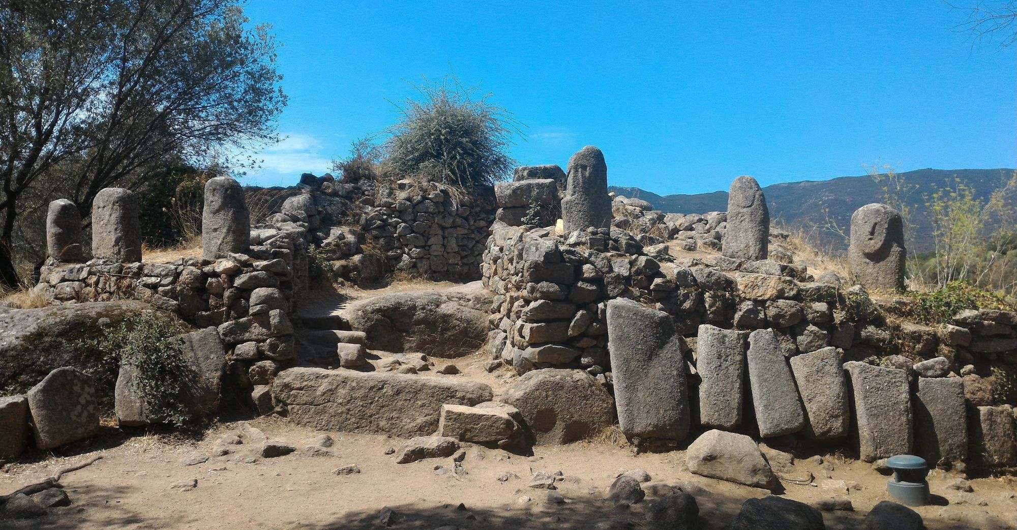 Image représentant la conférence  Les  statues-menhirs de Filitosa, une enquête archéologique