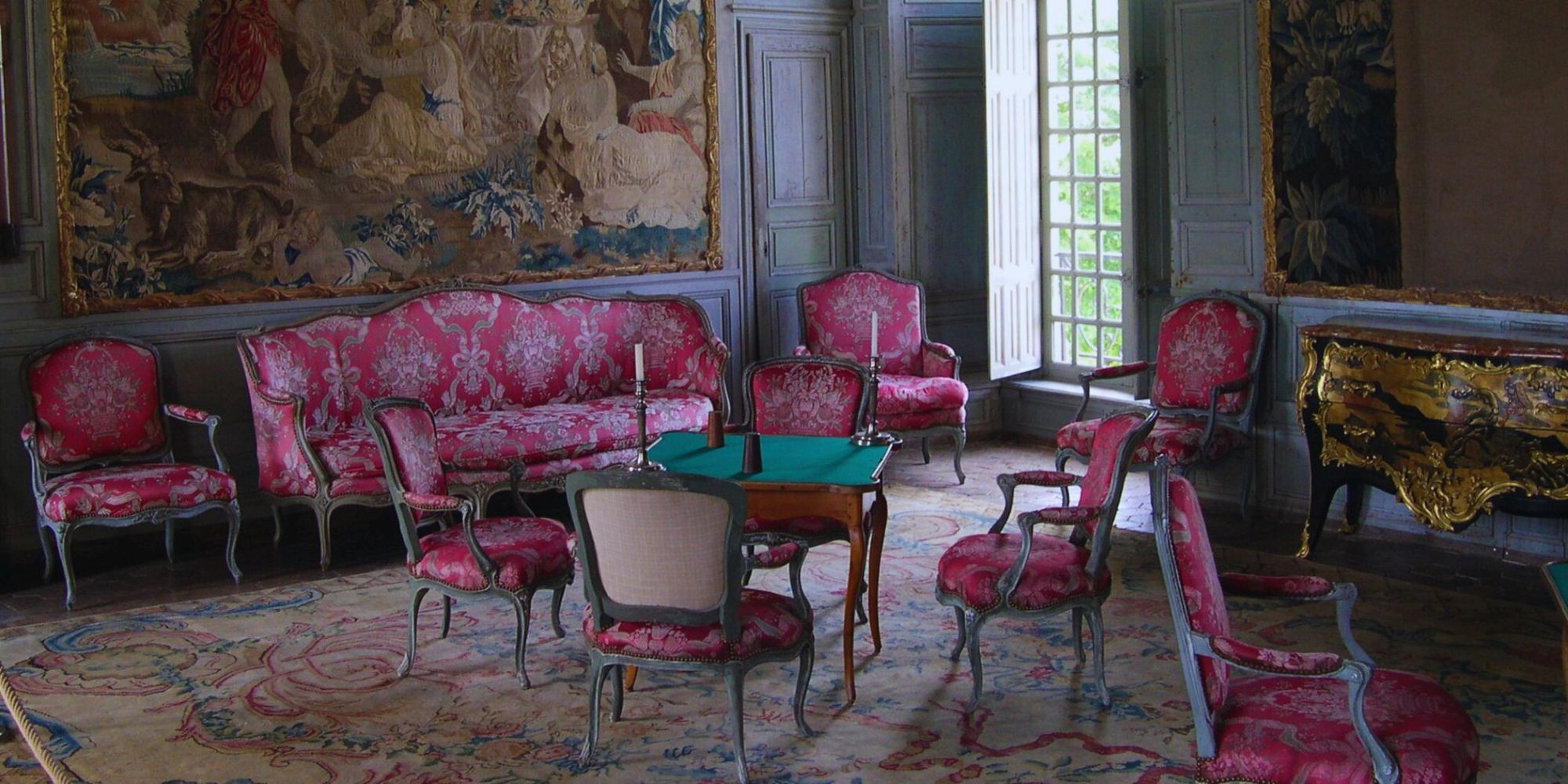 Image représentant la conférence  Histoire du meuble : le mobilier Louis XV, emblème du raffinement français